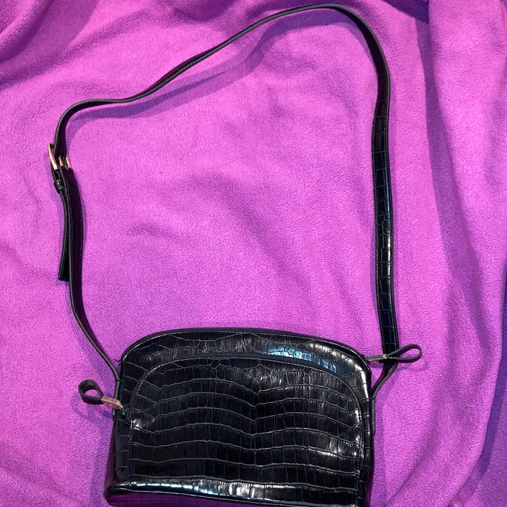 GUC Jones New York purse
